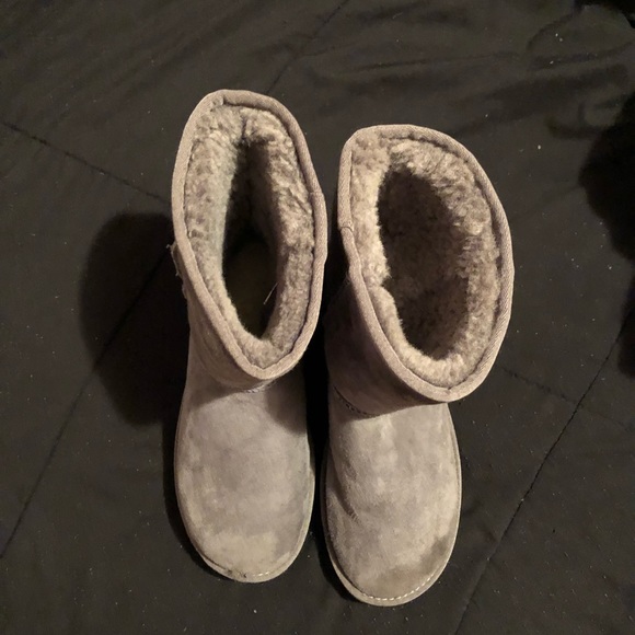 Grey classic short uggs - Picture 4 of 6